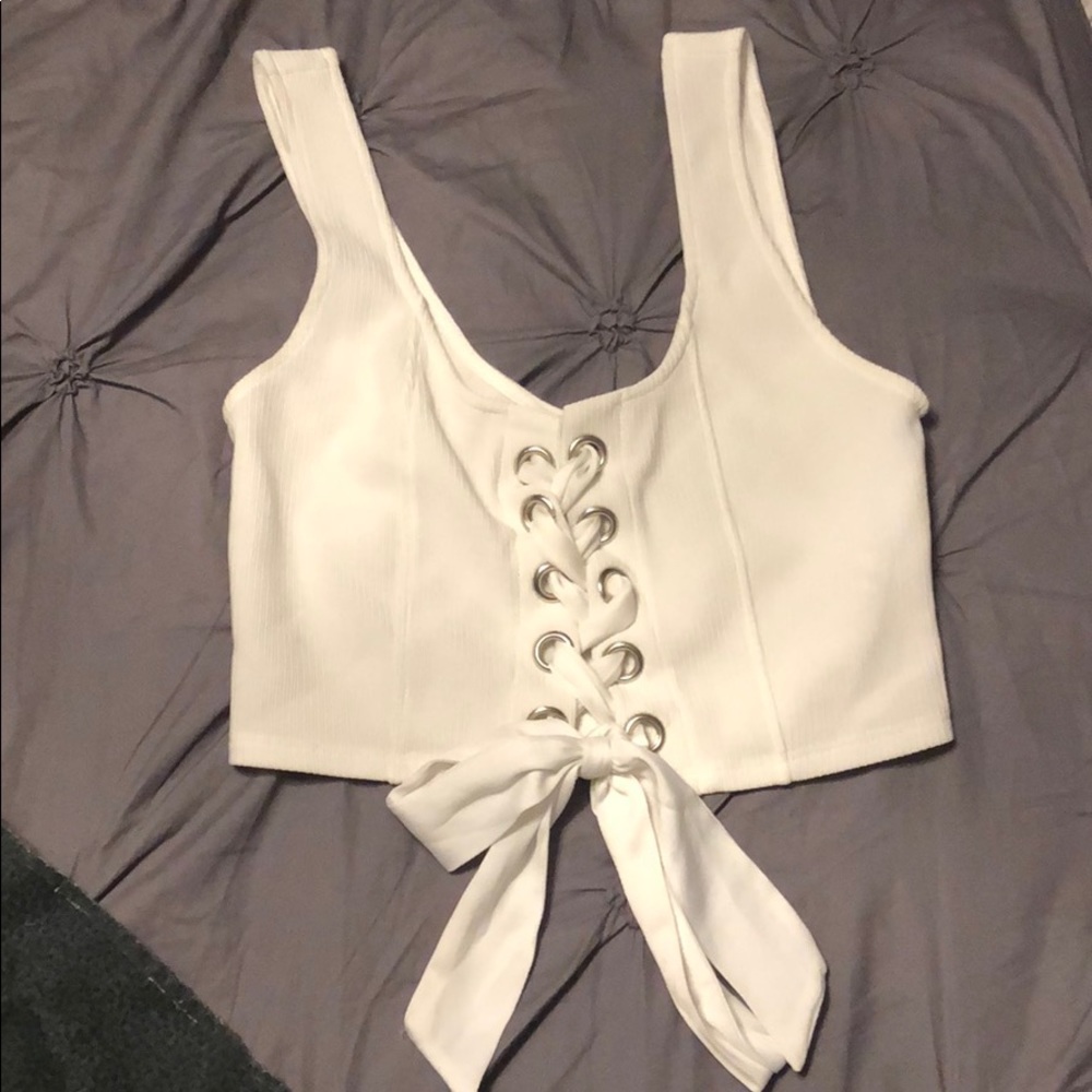 ⭐️ 3 for 18$⭐️ Lace up crop tank
